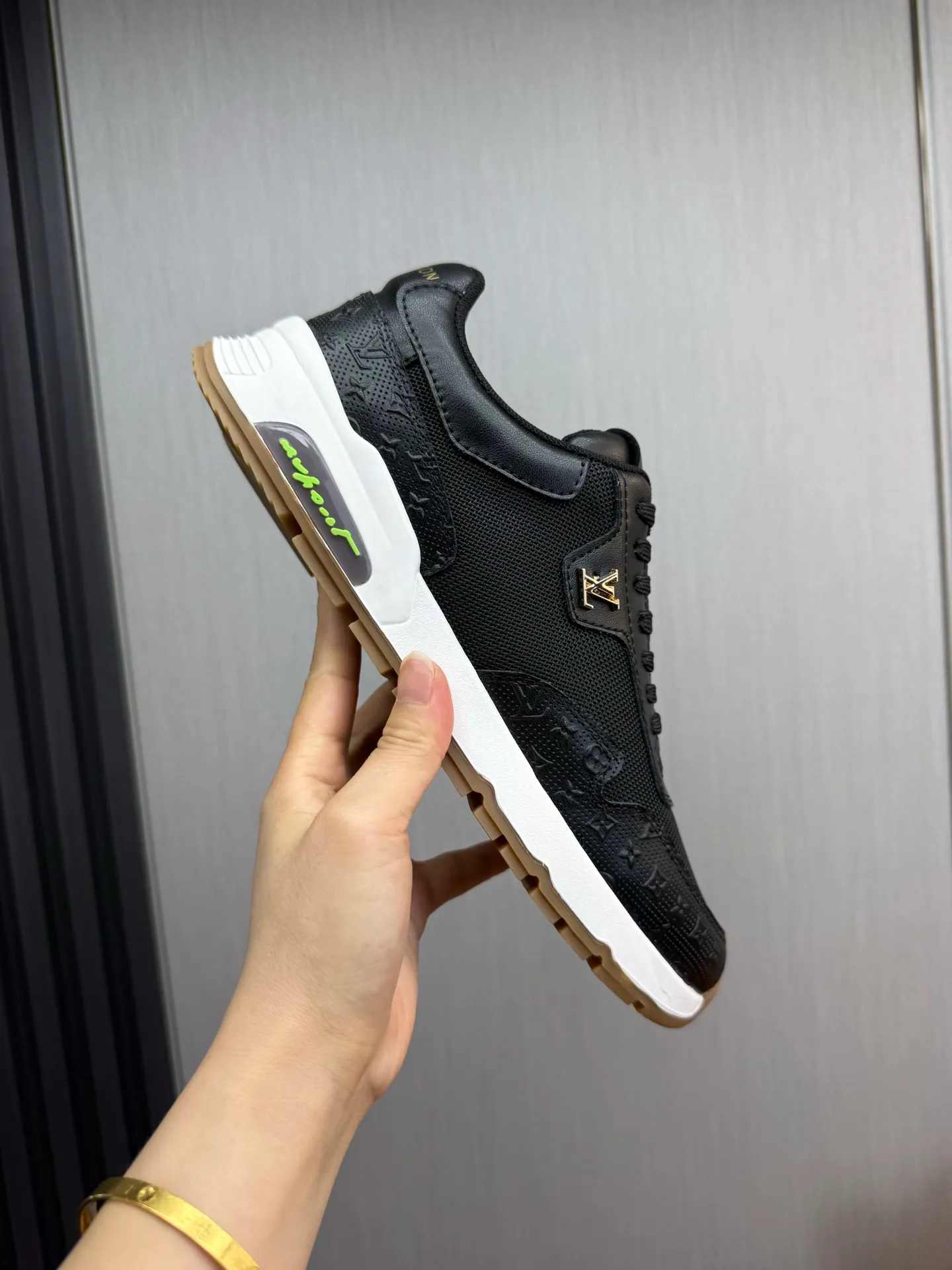 Men's shoes 💰460💰 LOUIS VUITTON [Luden Yiwei] Brand new trendy Lv is on the market 🎁, casual and fashionable men's shoes 👟 Original version shipped 1:1✅ The upper is made of imported brand leather + sheepskin lining, the original wear-resistant rubber outsole, the version is simple and elegant, exclusive for trendy men. 38-44